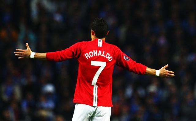 开云APP-C罗重回曼联立马穿7号？穿7号难度大 他或许穿28号